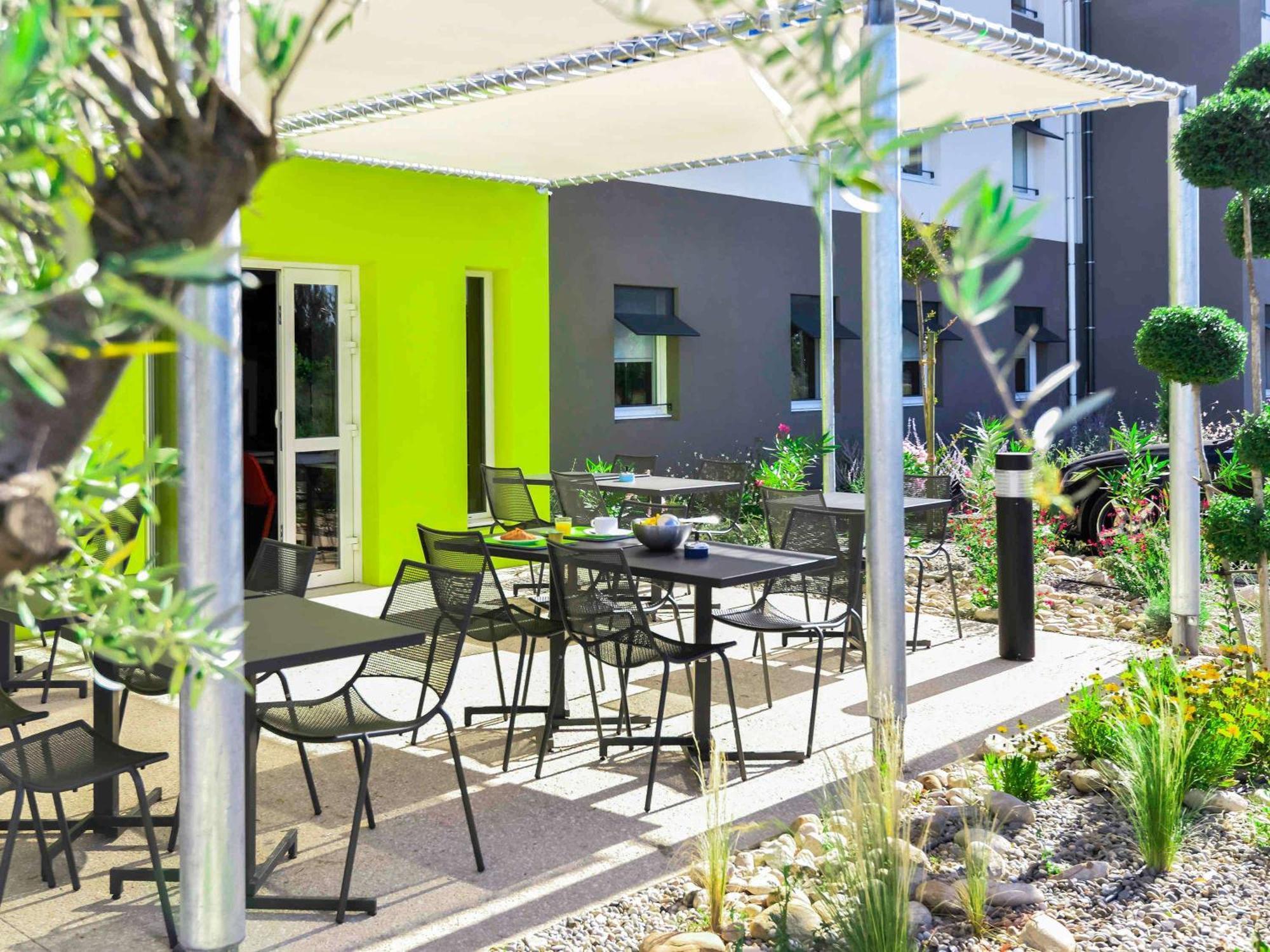 Ibis Budget Porte de Camargue Saint-Martin-de-Crau Extérieur photo