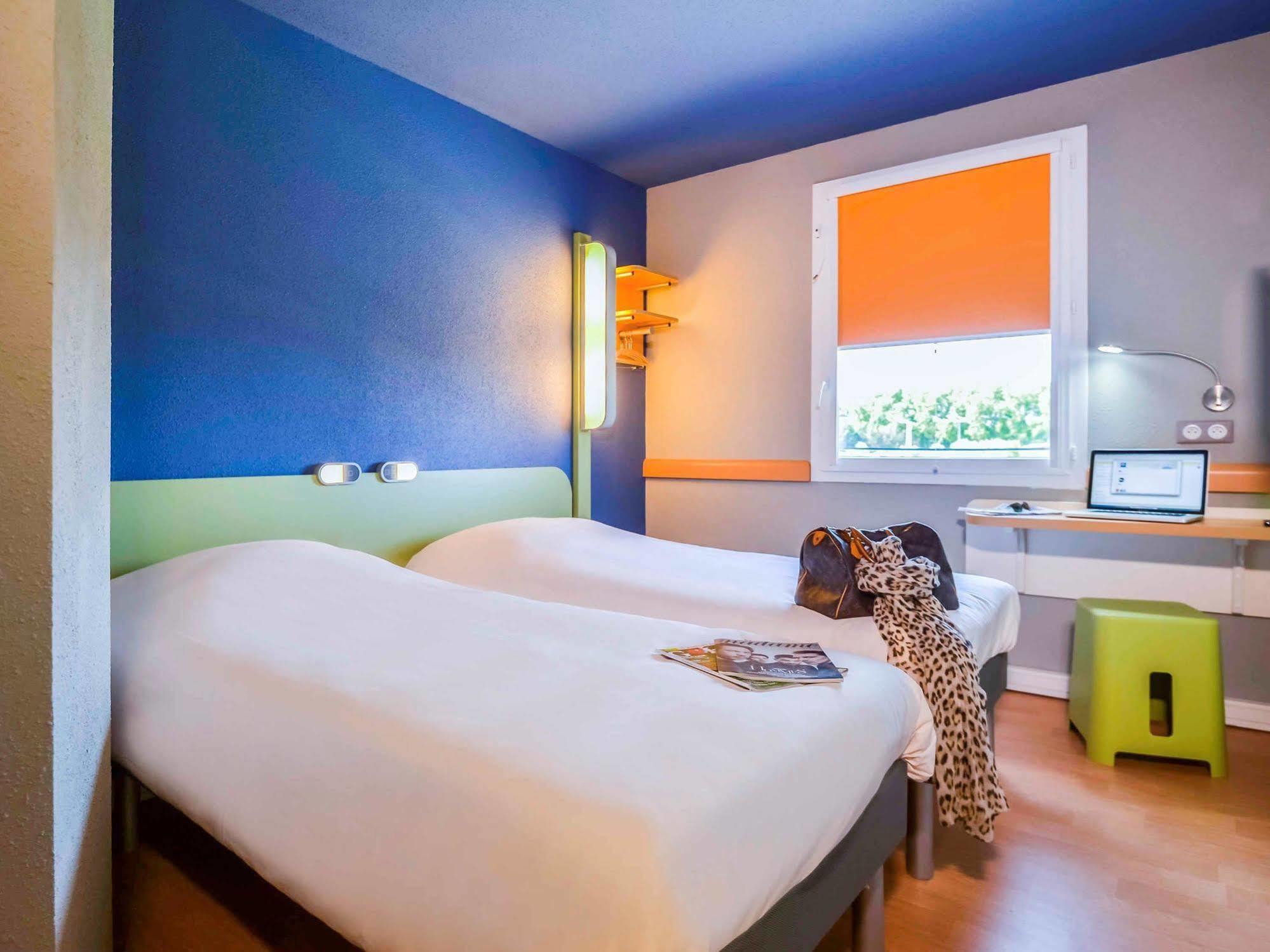 Ibis Budget Porte de Camargue Saint-Martin-de-Crau Extérieur photo