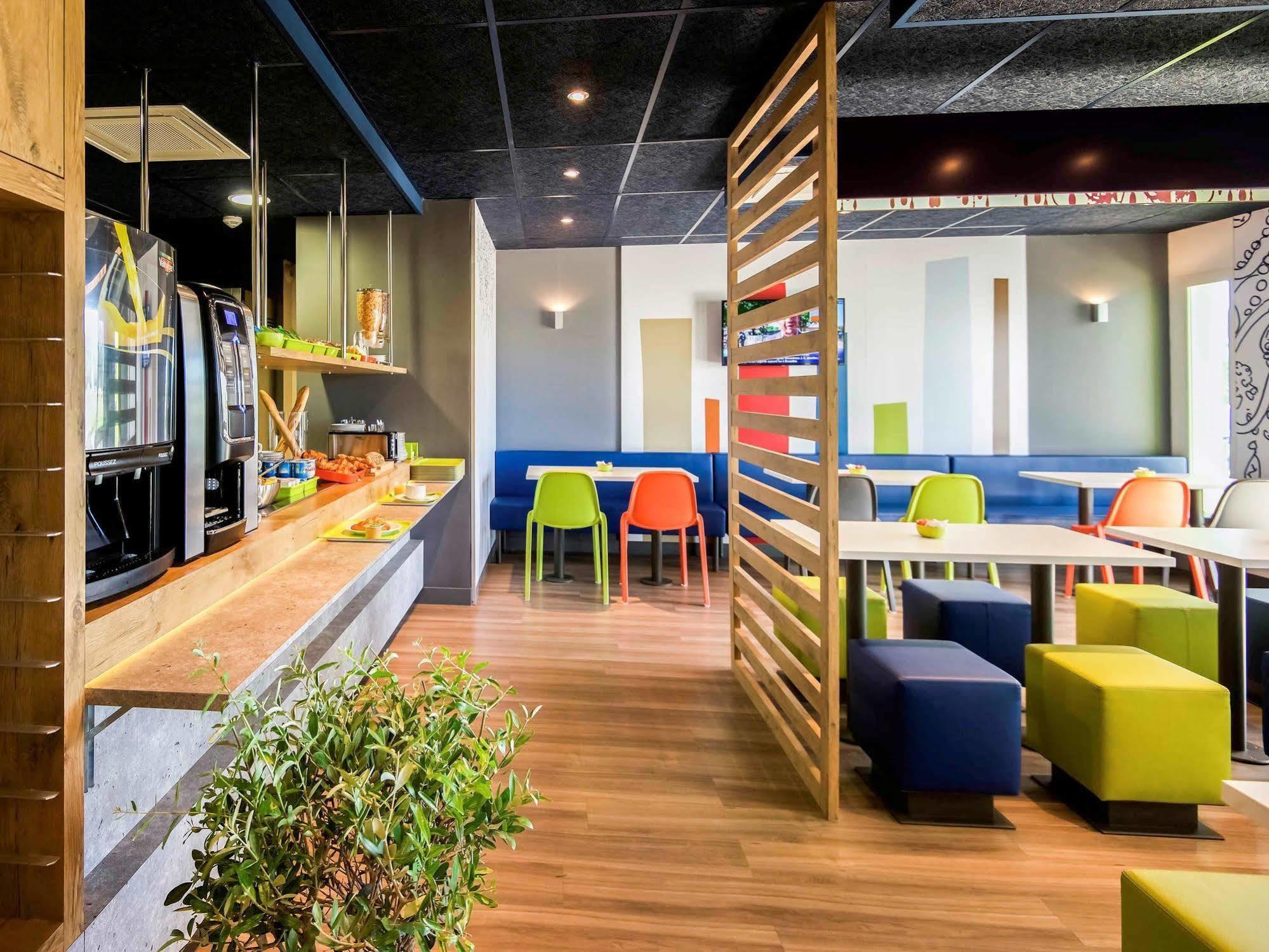 Ibis Budget Porte de Camargue Saint-Martin-de-Crau Extérieur photo