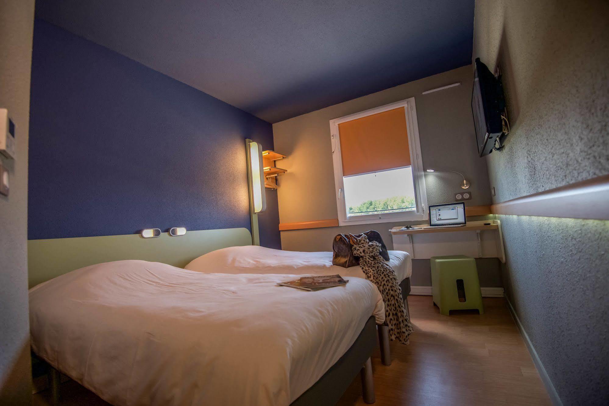 Ibis Budget Porte de Camargue Saint-Martin-de-Crau Extérieur photo