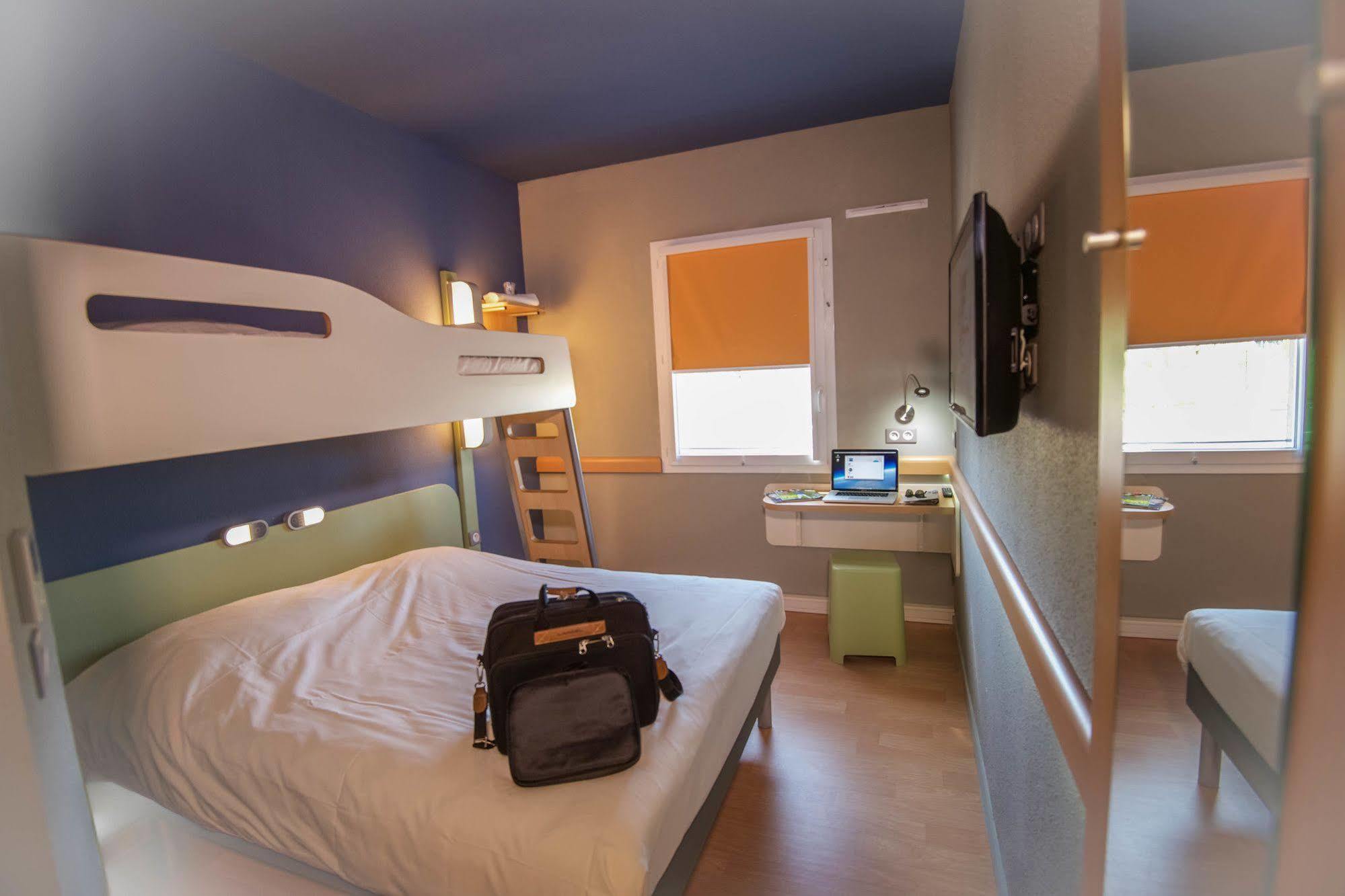 Ibis Budget Porte de Camargue Saint-Martin-de-Crau Extérieur photo