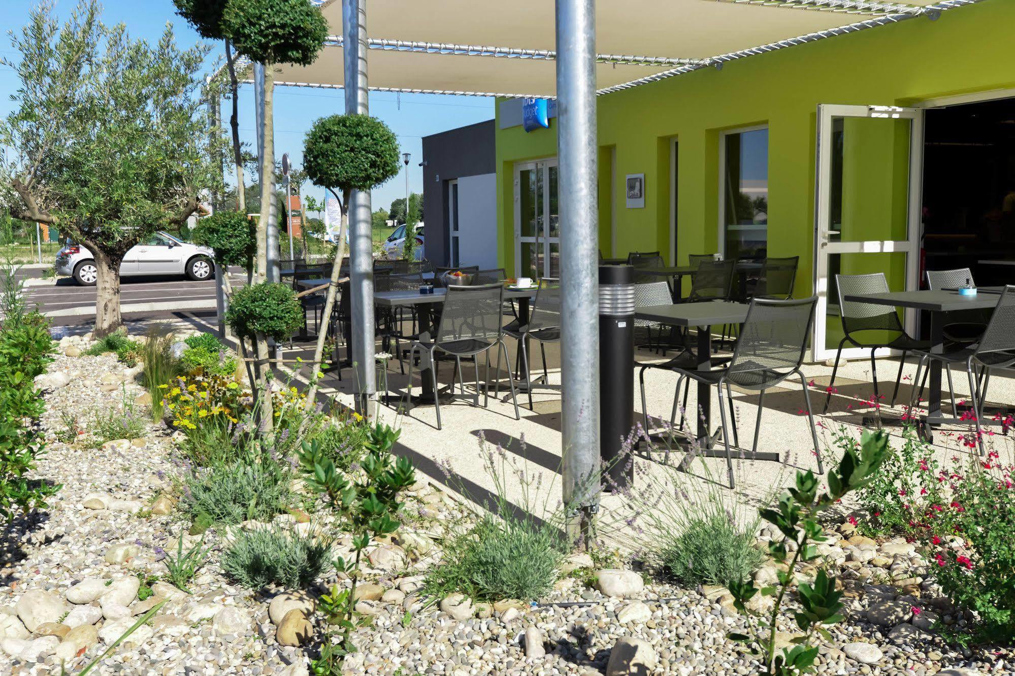 Ibis Budget Porte de Camargue Saint-Martin-de-Crau Extérieur photo